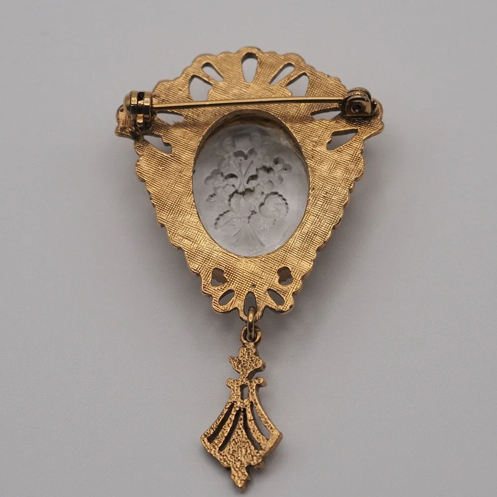 N/A this brooch